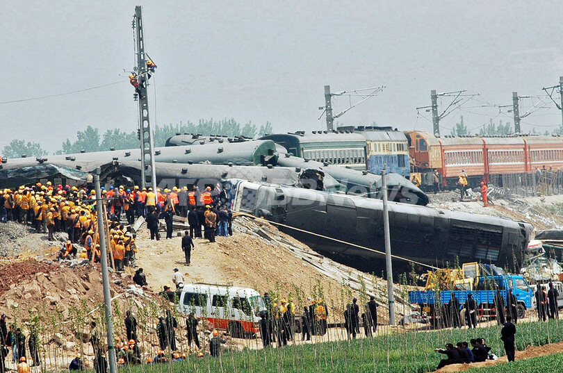 中国山東省で列車が正面衝突、死傷者多数