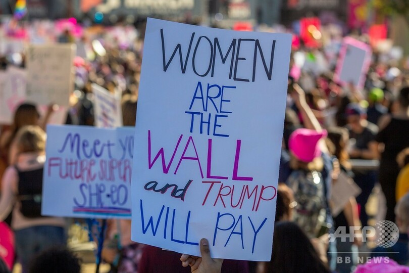 全米で女性主導の反トランプデモ、大統領就任2年を前に