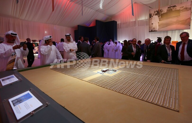 世界最大の集光型太陽熱発電がアブダビに完成、UAE