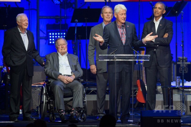 ハリケーン被災者支援イベントに歴代大統領5人勢ぞろい、ガガもサプライズ登場 米国