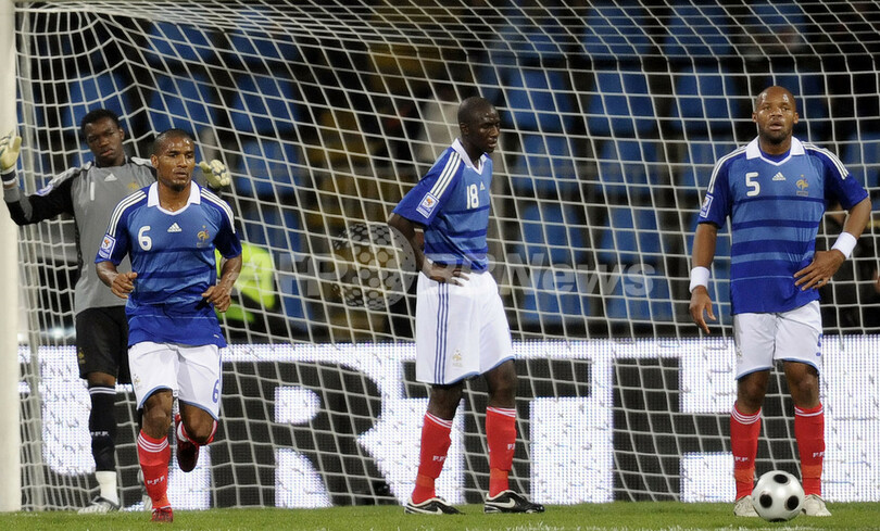 フランス アウェーでルーマニアと引き分ける、W杯予選
