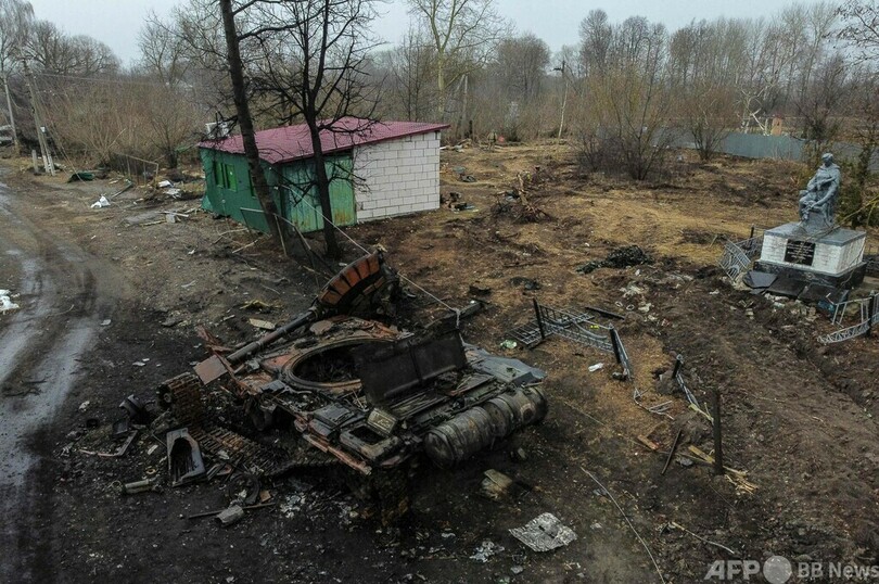 破壊された戦車に教会 キエフ攻防で周辺の村に深い傷跡