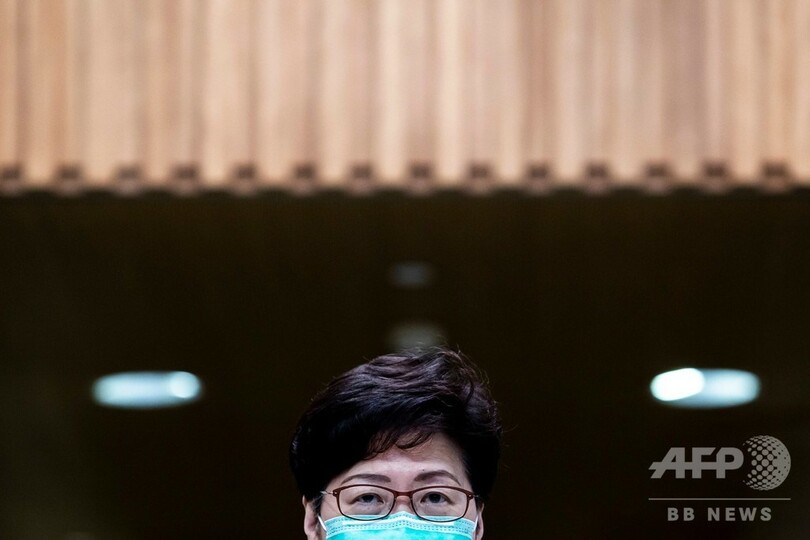香港政府、記者会見はマスク着用で
