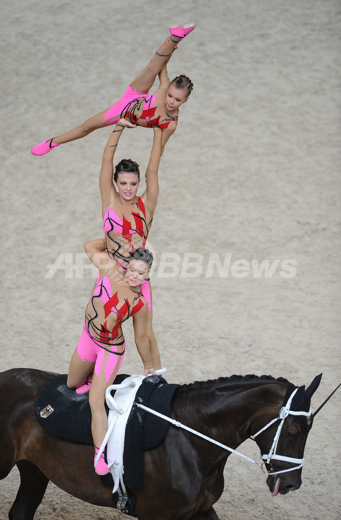 華麗なる馬上アクロバット、軽乗の世界選手権