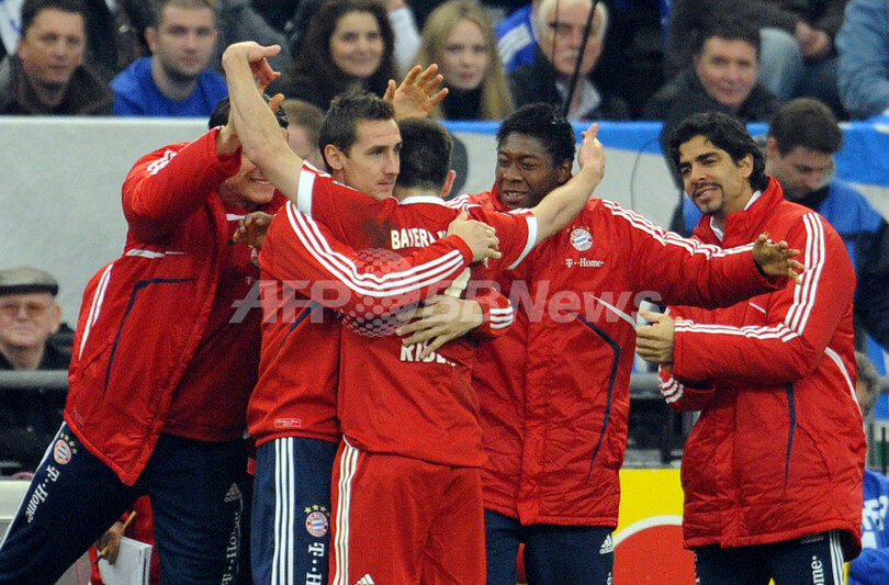 バイエルン シャルケとの直接対決を制して首位に