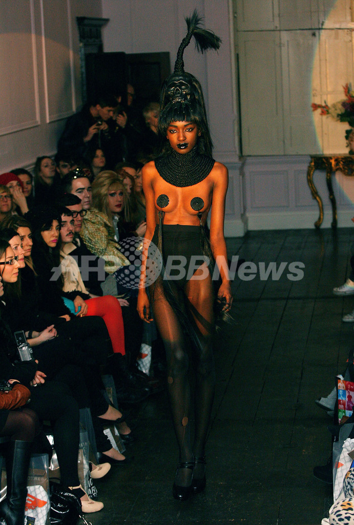 ＜09/10年秋冬ロンドン・コレクション＞CHARLIE LE MINDU、新作を発表