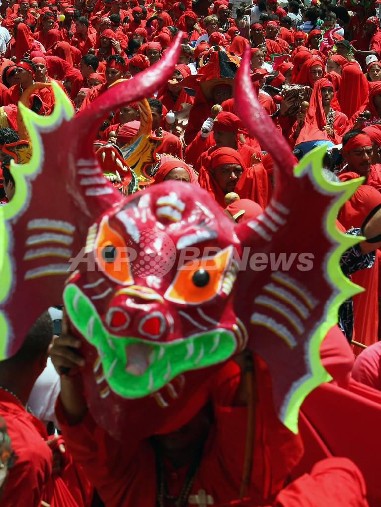 赤い悪魔が踊る、ベネズエラのカトリック聖体祭