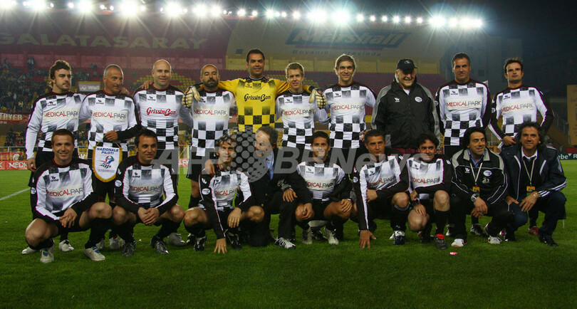 F1レーサーたちがサッカーの親善試合に参加