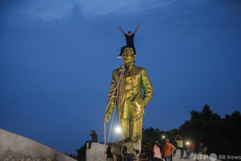 バングラデシュ首相が辞任、国外脱出　デモ激化で、暫定政権樹立へ