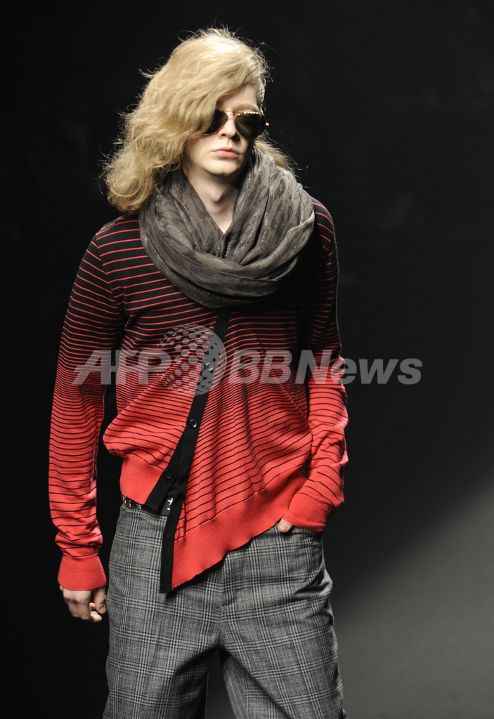 ＜10/11年秋冬東京・コレクション＞@イズリール、新作を発表