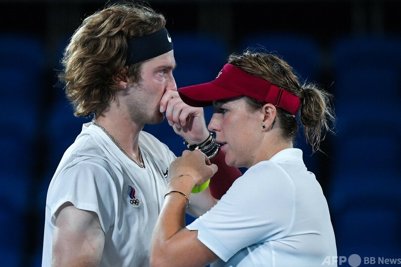 パフリュチェンコワ/ルブレフ組が混合ダブルス金、同胞対決に勝利