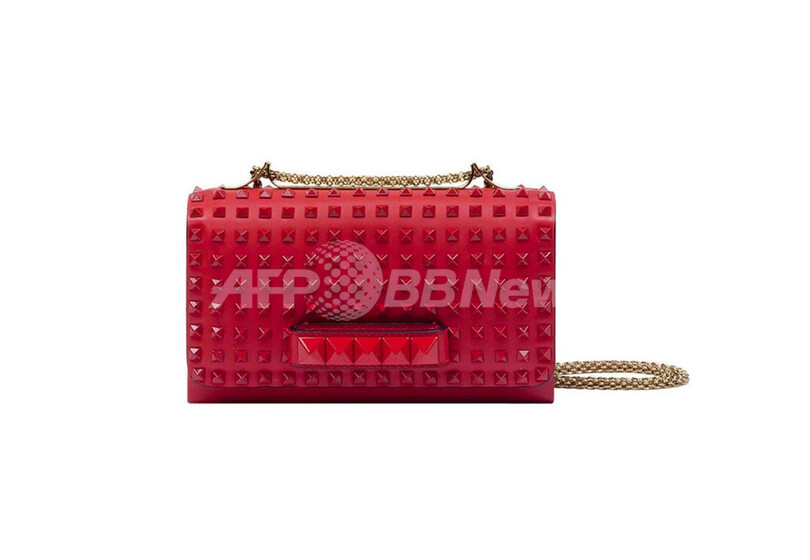 ヴァレンティノ、ロックスタッズ 「ルージュ」カプセルコレクションを発売