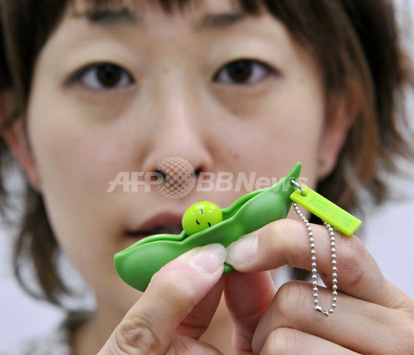 バンダイ、無限につまめるエダマメ型玩具