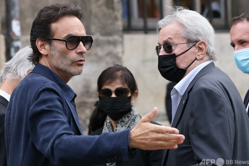 アラン・ドロンさんと同居の女性、家族らにモラハラか