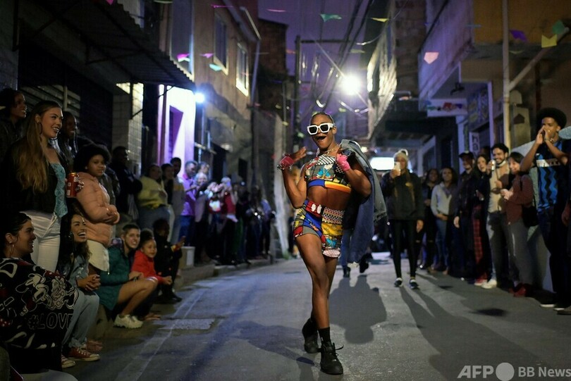 スラム街でストリートファッションショー ブラジル