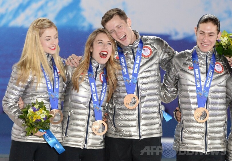 フィギュアスケート団体戦のメダル授与式、ソチ五輪