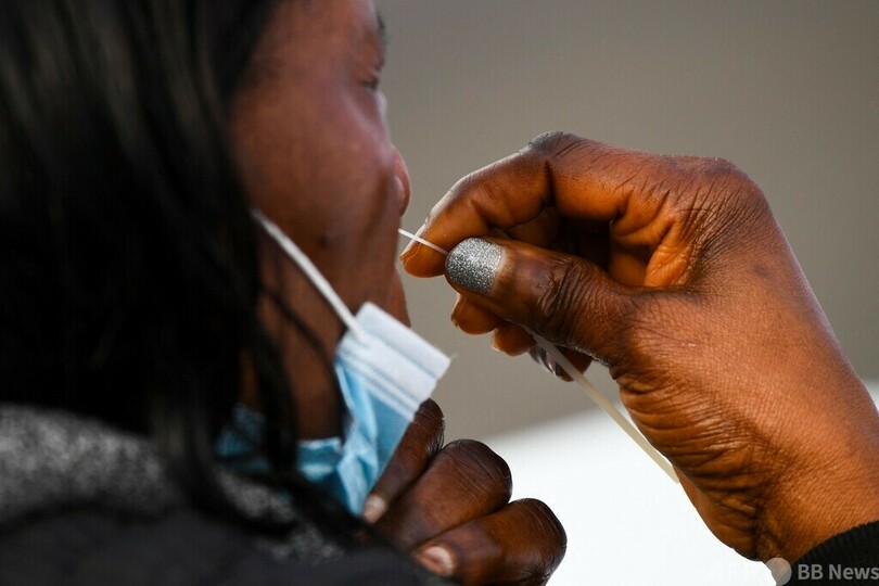 米国、オミクロン流行が収束か 英国は規制緩和