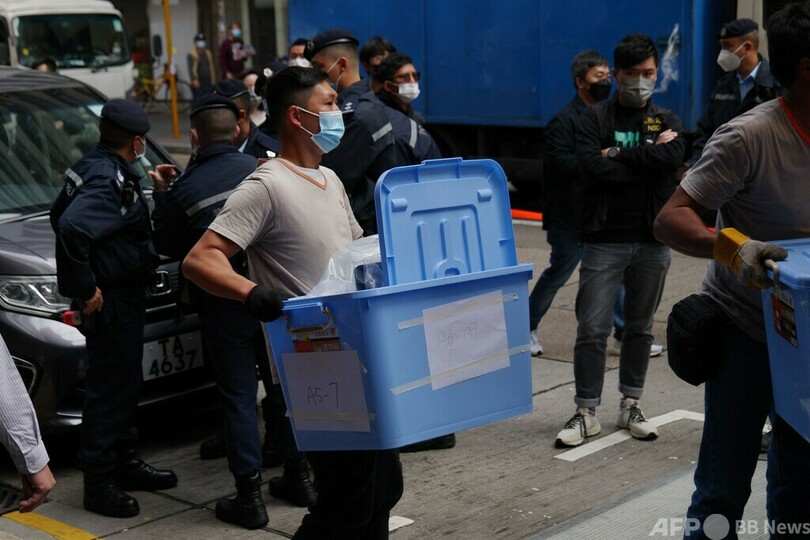 香港メディア幹部2人、扇動共謀で起訴