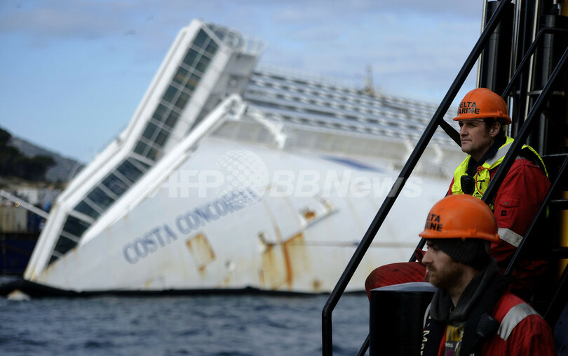 コスタ・コンコルディア号座業事故から1年、現地で追悼式典
