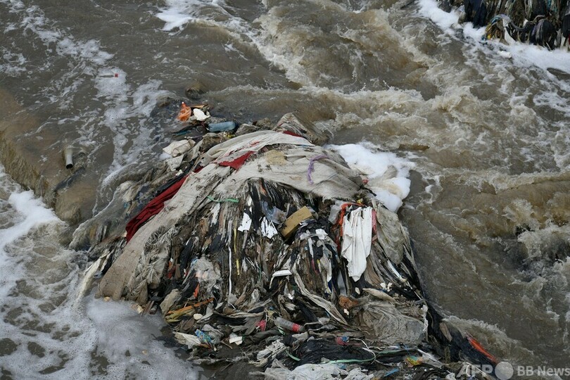 プラスチックごみを受け止めるフェンスを川に グアテマラ