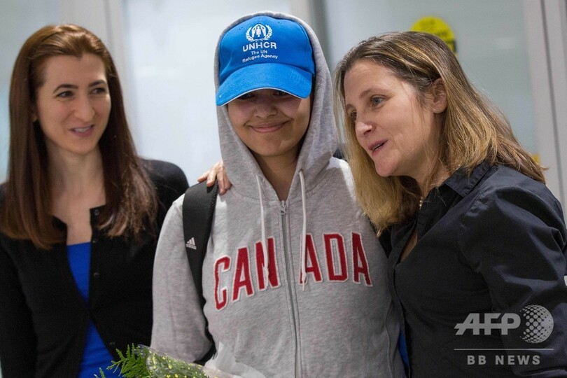 家族から逃走のサウジ女性、カナダに到着