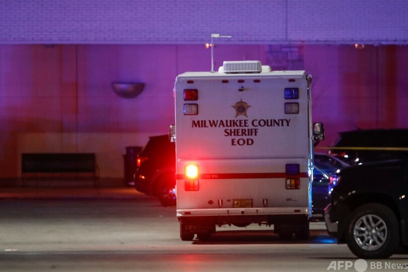 米ウィスコンシン州のショッピングモールで銃撃、8人負傷 犯人逃走中