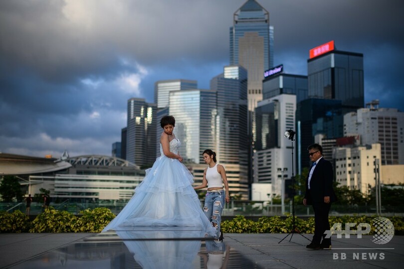 香港、新型コロナ予防措置を緩和 バーなど条件付きで営業再開