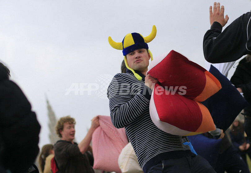 白熱！ロンドンやウィーンで「ピローファイト」