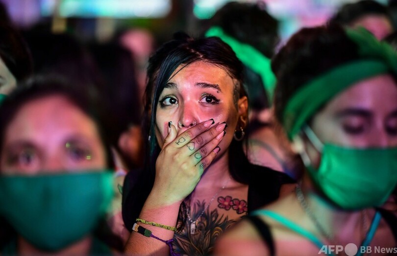 アルゼンチン上院、人工中絶合法化法案を可決 賛成派は歓喜