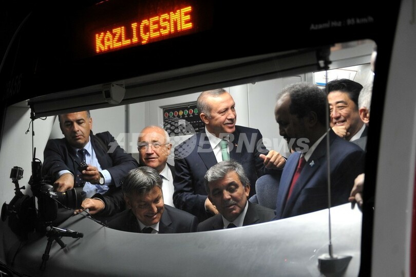 トルコ海底トンネル、開通翌日に停電