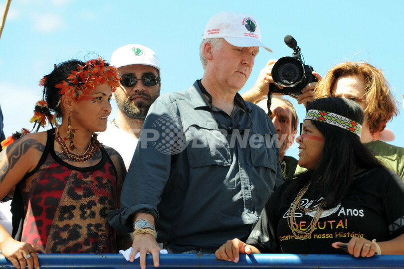 ジェームズ・キャメロン、ブラジルのダム建設反対運動に参加