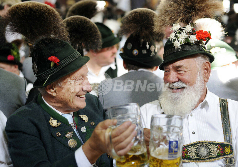 ビールの祭典「オクトーバーフェスト」、2日目も大盛況