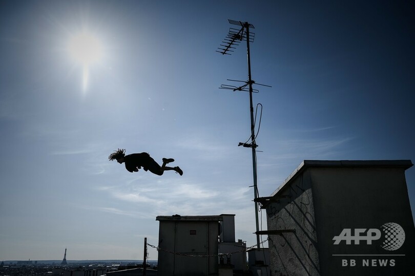 「生きて、遠くへ行きたい」 封鎖下のパリ駆け抜けるフリーランナー