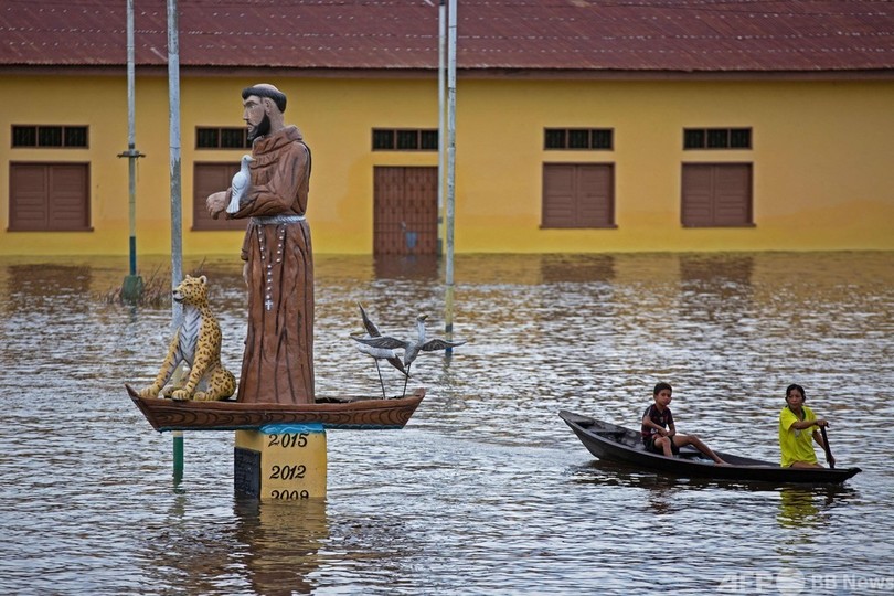 アマゾン川上流部が氾濫、ワクチン接種は滞らない ブラジル
