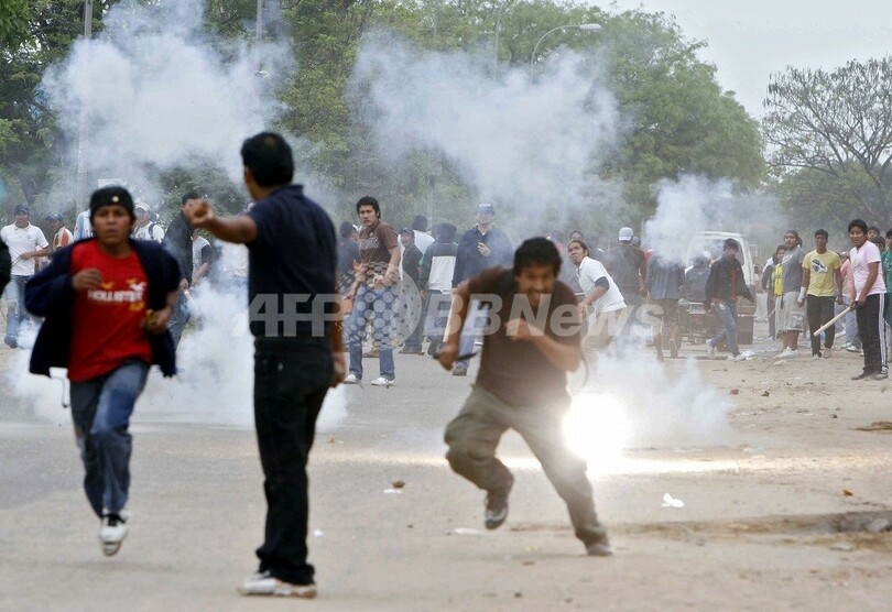 ボリビアで大統領に抗議する大規模スト