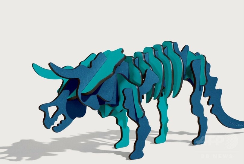 恐竜モチーフのホリデーコレクション「コーチ・ビースト」