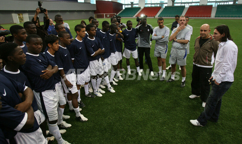 メッシ カタールを訪れ選手養成プログラムに参加