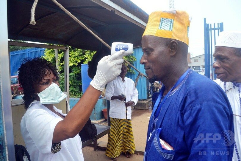 エボラ熱死者2400人突破、キューバは最大の医療団を派遣