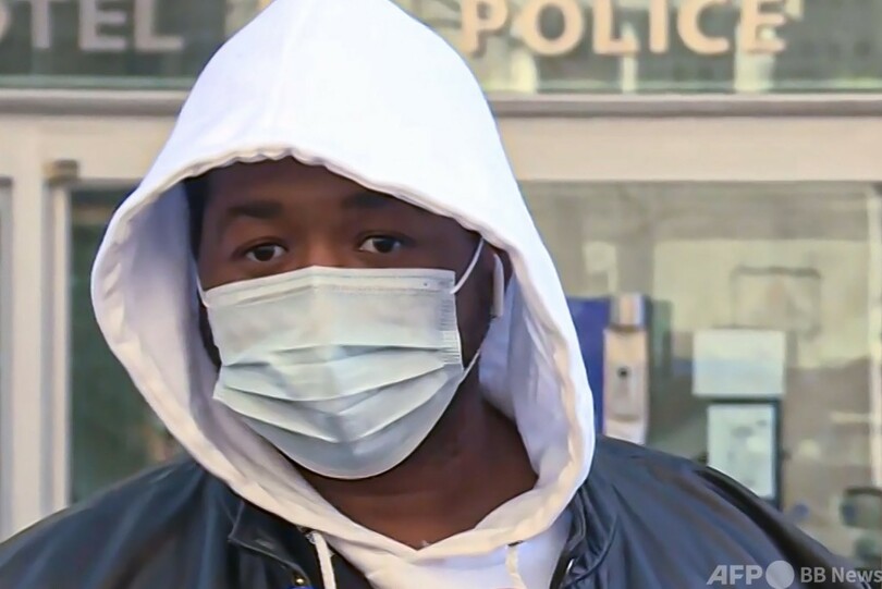 仏パリで警官が黒人男性に暴行 動画公開で非難殺到 写真3枚 国際ニュース Afpbb News 仏パリで警官が黒人男性に暴行 動画公開で非難殺到 写真3枚 国際ニュース Afpbb News
