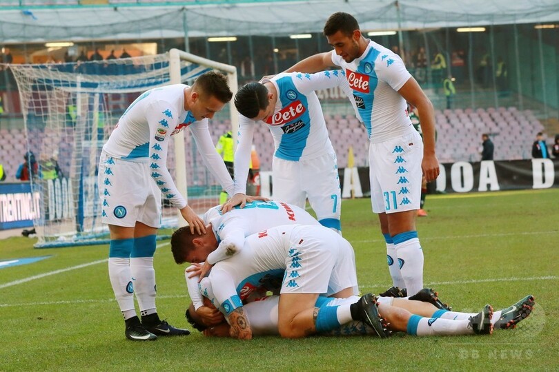 ナポリが乱打戦制し3位浮上、メルテンスがハートから4得点