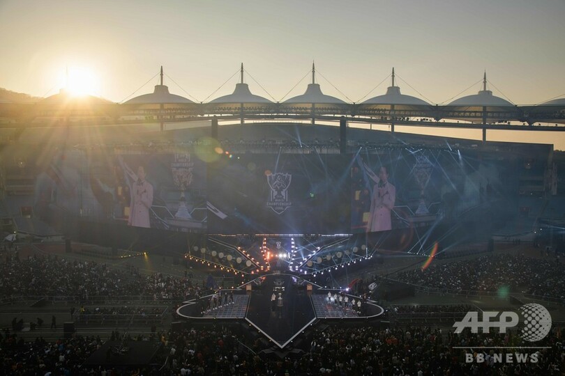 韓国で「リーグ・オブ・レジェンド」世界大会の決勝戦、ファン数万人が集結