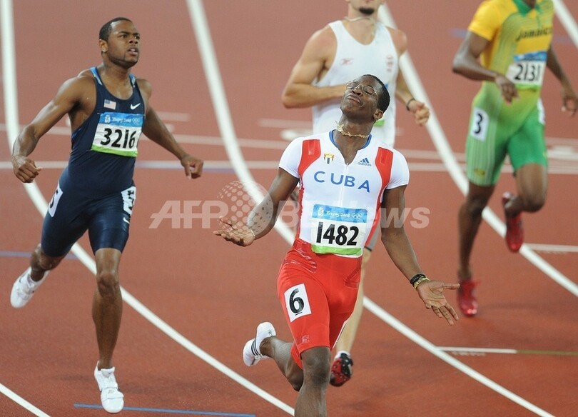 ロブレス 男子110メートルハードルで金メダルを獲得