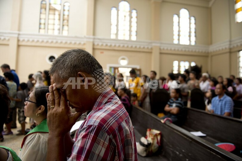 フィリピンの台風被災者、日曜礼拝で祈り