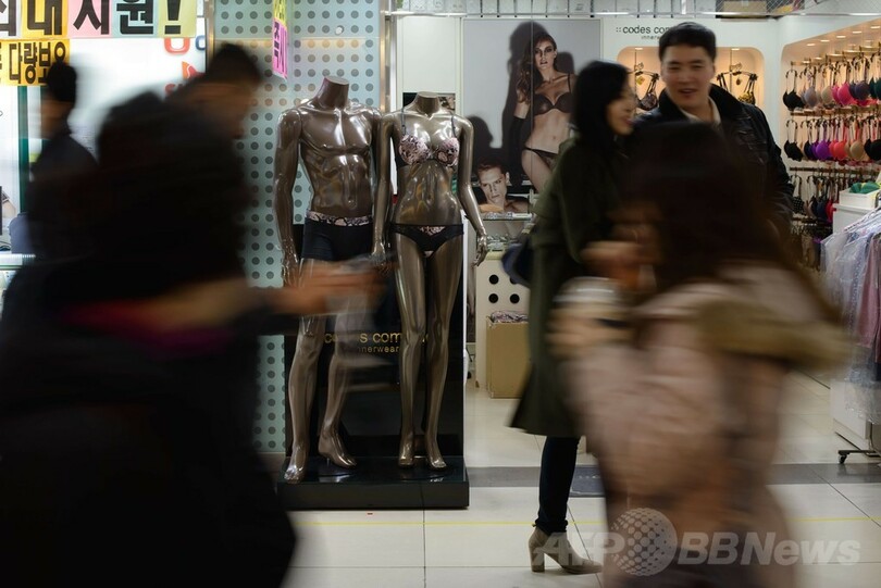 ペアルックが大人気の韓国、専門オンラインショップも