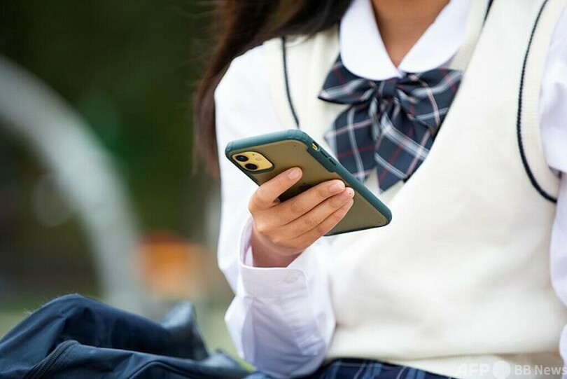 中国各地 児童・生徒の校内への携帯電話持ち込みを禁止する条例を制定