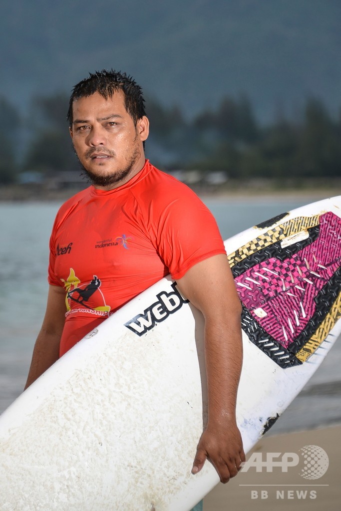 津波のトラウマを克服する「希望のサーフィン」 スマトラ沖地震から15年