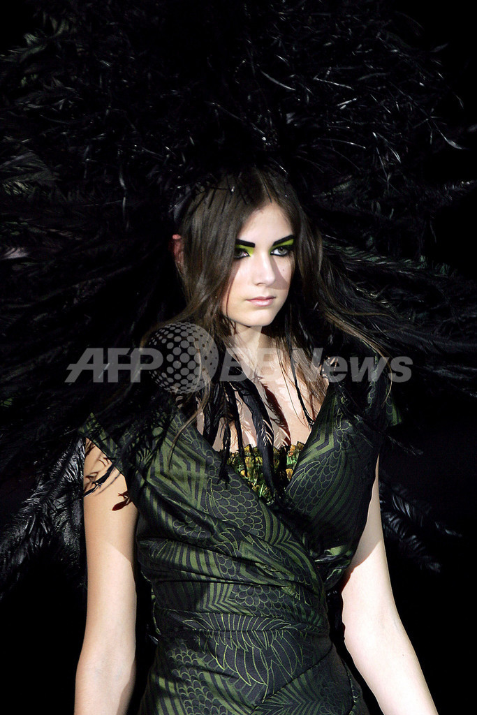 ＜07/08年秋冬パリ・コレクション＞アレキサンダー・マックィーン、新作を発表 - フランス