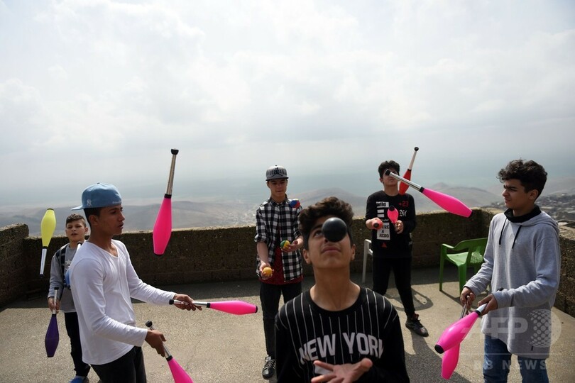 シリア難民の子どもたちに笑顔を、トルコで「サーカス教室」