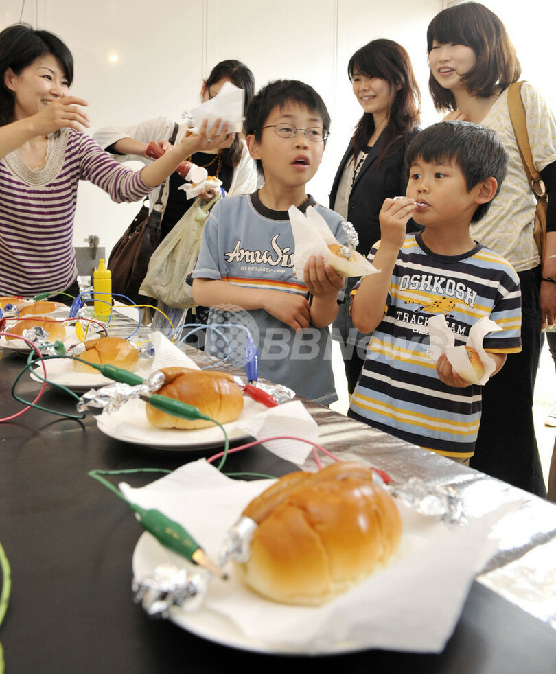 おいしい芸術品、直流電流でホットドッグ