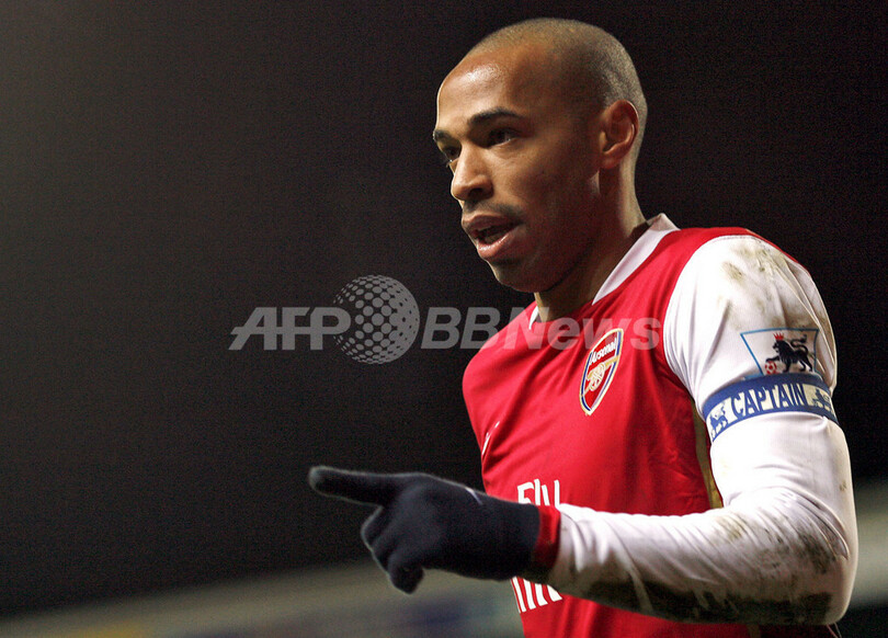 ＜サッカー プレミアリーグ＞アーセナル アンリの活躍でブラックバーン・ローバーズを降す - 英国